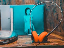 Ich habe mir diese 1-Euro-Kopfhörer bestellt. Was dann folgte, hab ich nicht erwartet.