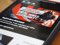 Es geht los: MediaMarkt schenkt 19 Prozent Mehrwertsteuer auf alles MediaMarkt 19 Prozent Mehrwertsteuer-Aktion Hinweis auf einem Smartphone
