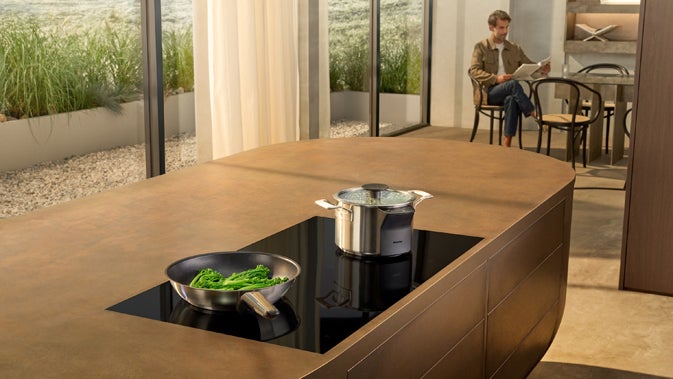 Eine Küche mit Miele M-Sense