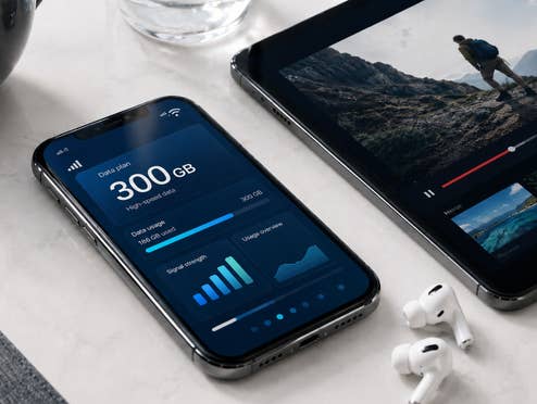 Ein Smartphone mit der Anzeige "300 GB"