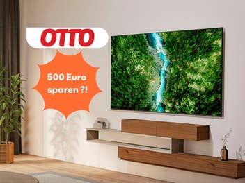 Der Samsung Crystal UHD TV U8079F in einem Wohnzimmer