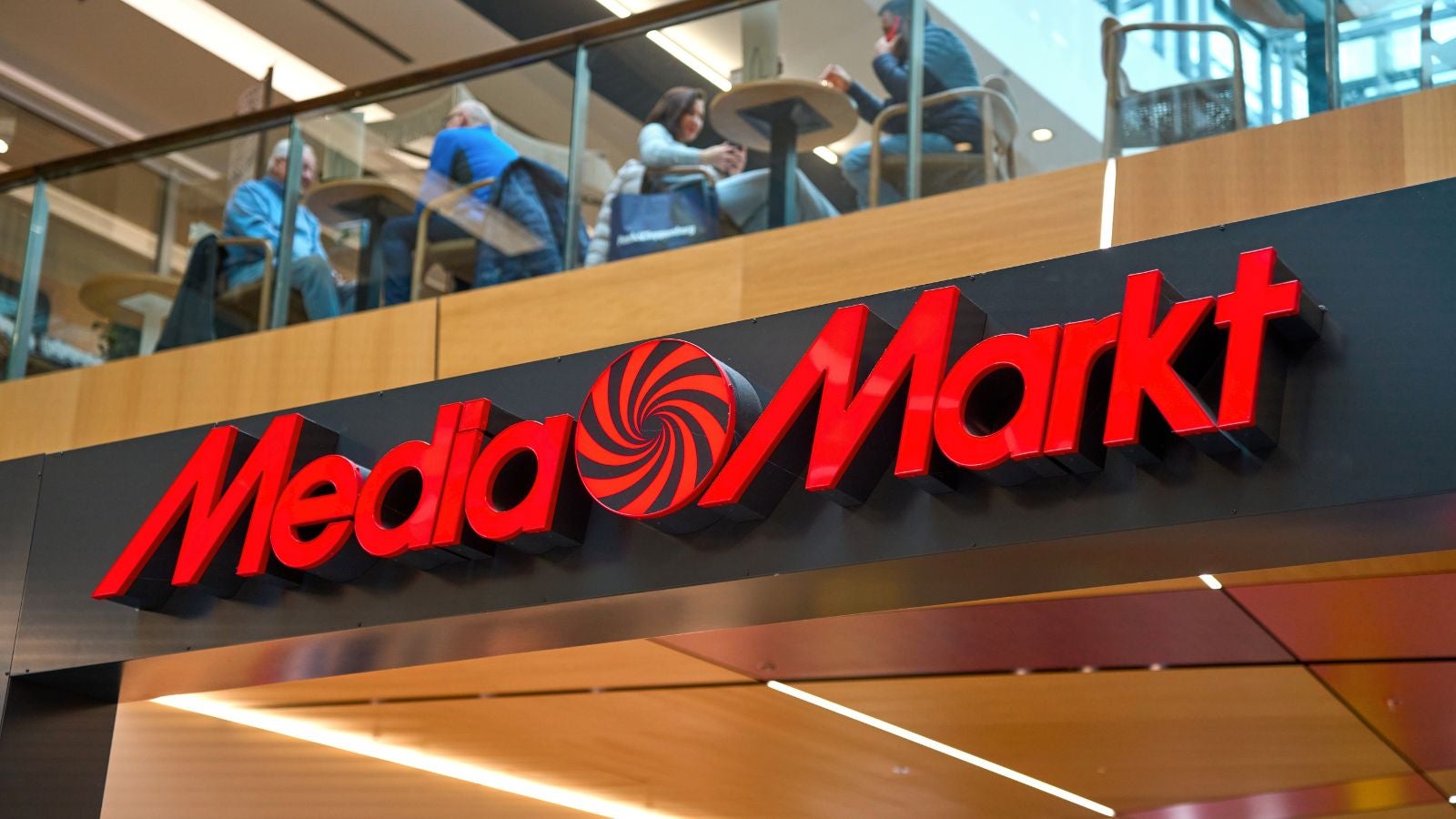 56 Prozent Rabatt bei MediaMarkt: Marken-Kaffeevollautomat für unter 270 Euro