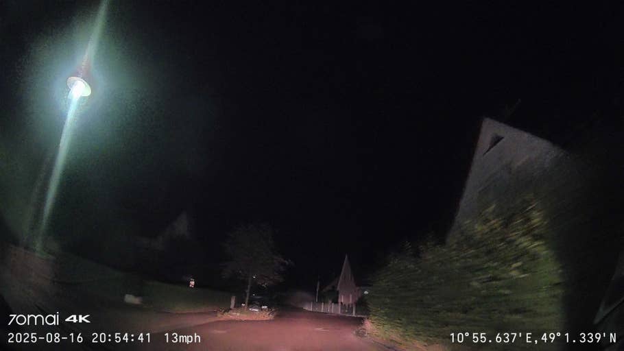 70mai Dashcam Aufnahme der Frontkamera bei Nacht