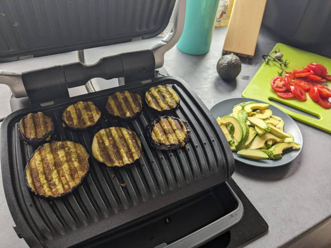 Auf der Oberfläche entstehen mit dem OptiGrill Elite schöne Grillstreifen