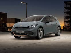 Cupra Born seitlich vorn in Grau
