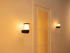 Dieser Smart Light-Hersteller verwandelt deine Lichter in die perfekte Einbrecher-Abwehr