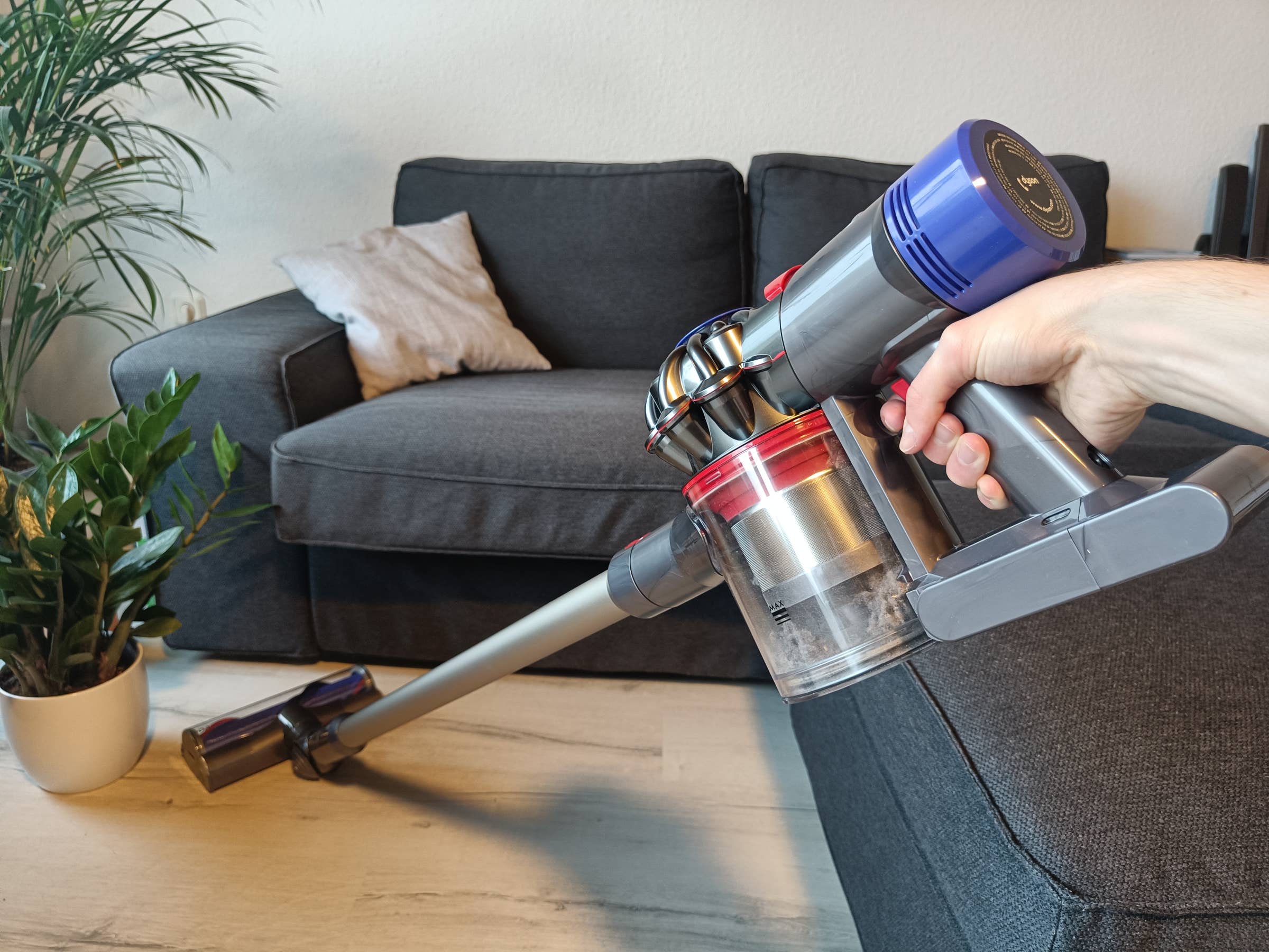 Dyson V8 Motorhead Test