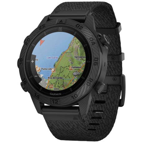 Garmin MARQ Commander Gen2 Carbon Edition - Seite mit Band schräg