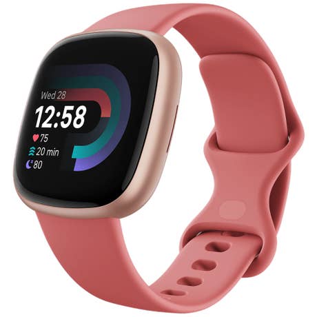 Google Fitbit Versa 4 - Seite mit Band schräg - Links - Sandrosa