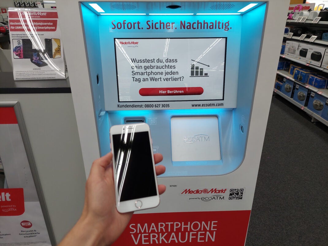 #Wir haben ein altes iPhone in den MediaMarkt-Automaten geworfen: Das kam dabei heraus