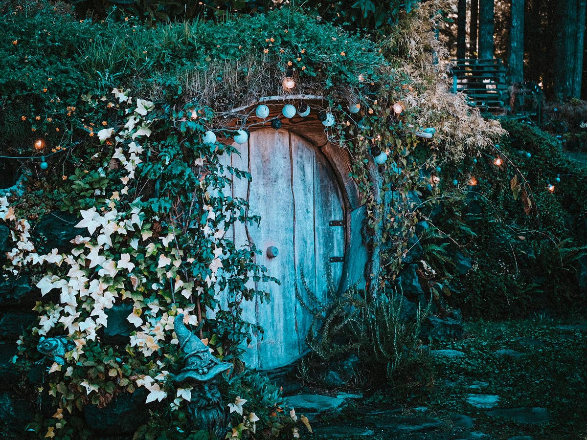 Hobbit Tür im Grünen