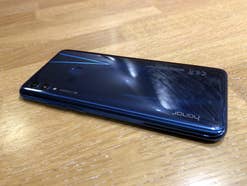 Honor 10 Lite mit blauer schillernder Rückseite