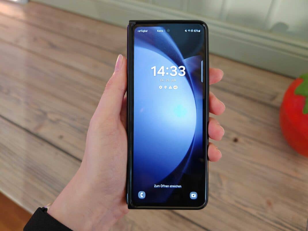 Das Samsung Galaxy Z Fold5 zusammengeklappt.