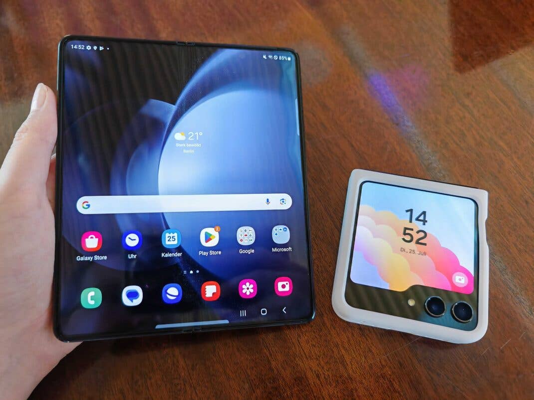 Das Samsung Galaxy Z Fold5 ausgeklappt.