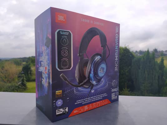 JBL Quantum One: Gaming-Headset beeindruckt im Test mit Immersion