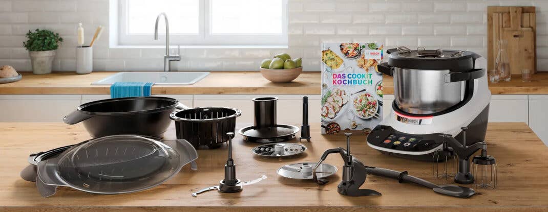 Die Bosch Cookit erstrahlt in elegantem Edelstahl und einem modernen, schlanken Design. Mit einem übersichtlichen Touchscreen-Display, das intuitiv zu bedienen ist, macht das Kochen große Freude. 