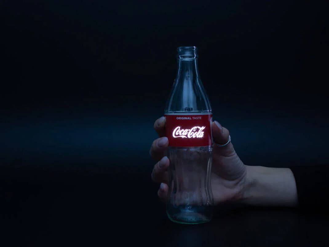 Künftig könnte deine Coca Cola-Flasche dank Inurus Technologien leuchten 