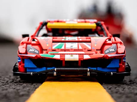 Foto: Klemmbaustein Lego Ferrari 488 GTE “AF Corse #51” (42125)