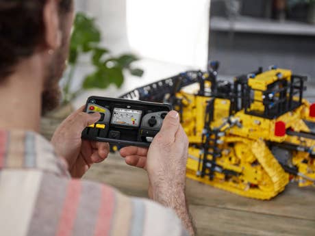 Foto: Klemmbaustein Lego Appgesteuerter Cat D11 Bulldozer (42131)