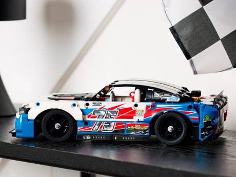 Foto: Klemmbaustein Lego NASCAR Next Gen Chevrolet Camaro ZL1 (42153)