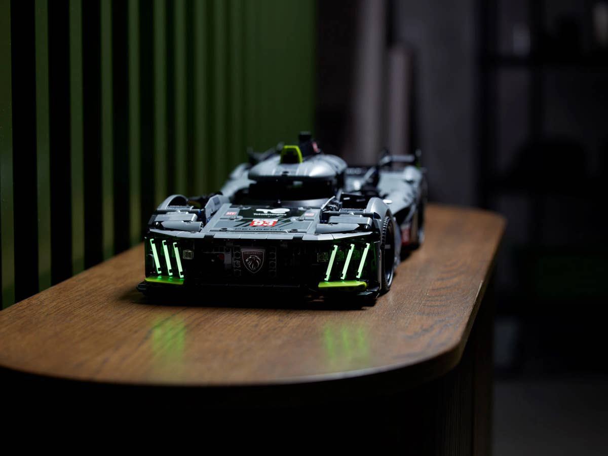 Lego Technic 42156 - PEUGEOT 9X8 24H Le Mans Hybrid Hypercar - Ambiente - Funktion - Beleuchtung Lego Technic 42156 - PEUGEOT 9X8 24H Le Mans Hybrid Hypercar - Ambiente - Funktion - Beleuchtung