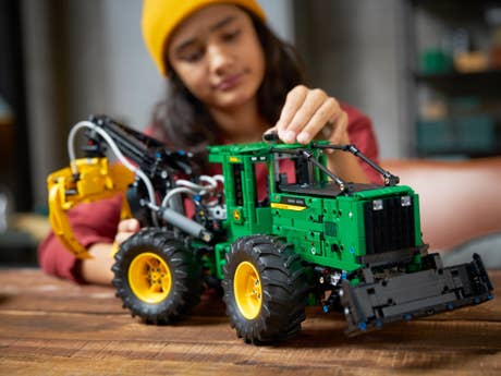 Foto: Klemmbaustein Lego John Deere 948L-II Skidder (42157)