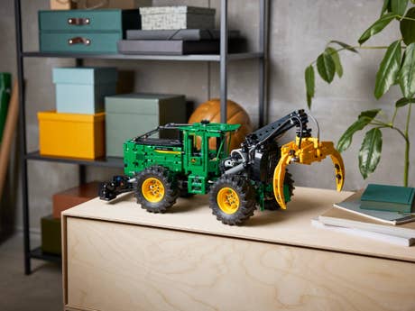 Foto: Klemmbaustein Lego John Deere 948L-II Skidder (42157)