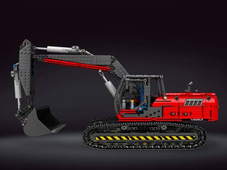 Mould King_17032–RC mechanischer Bagger_seitlich vorn_rot