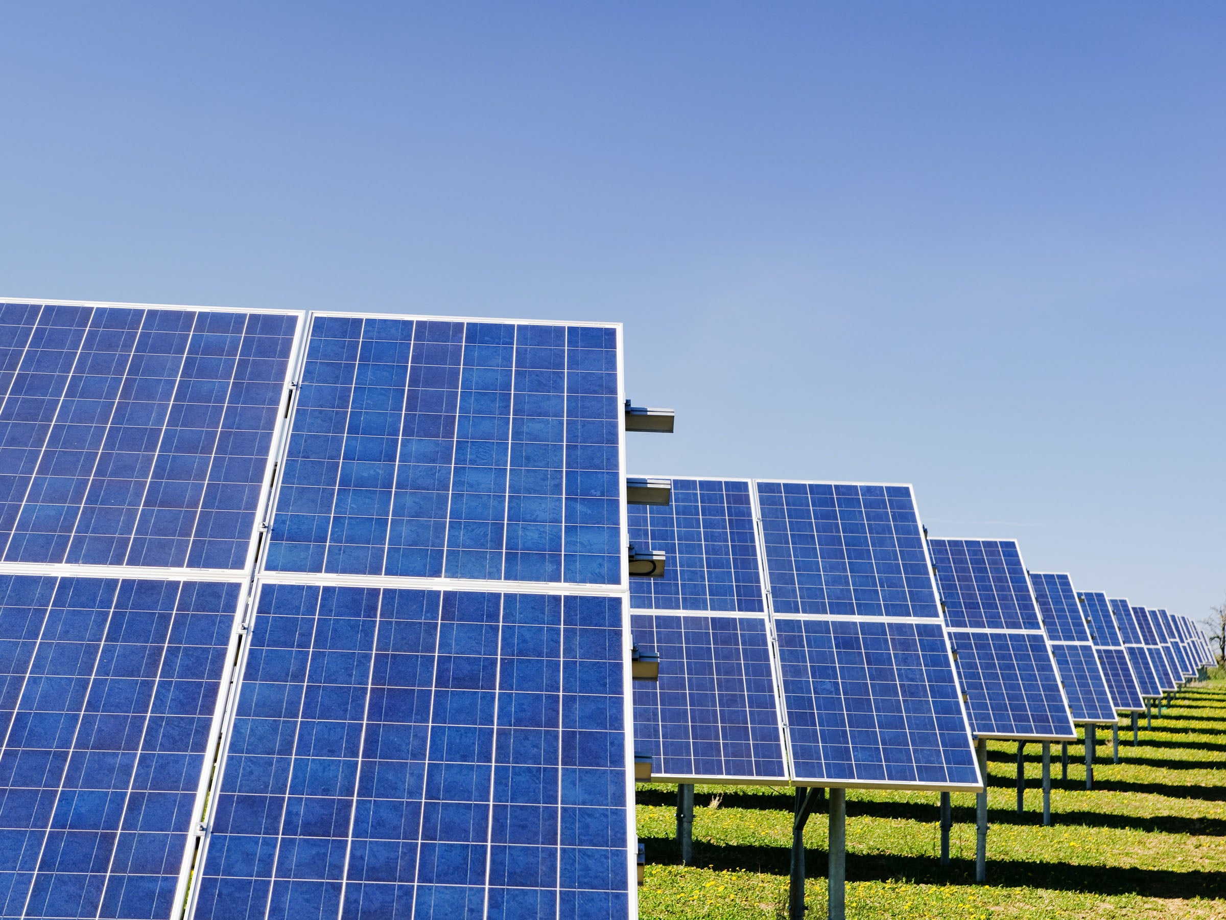 Mythos oder Spartipp: PV-Anlage im Winter ausschalten?