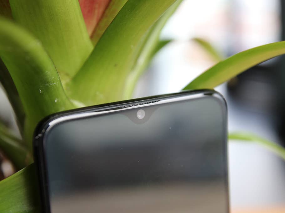 Die Notch des OnePlus 6T in der Nahaufnahme