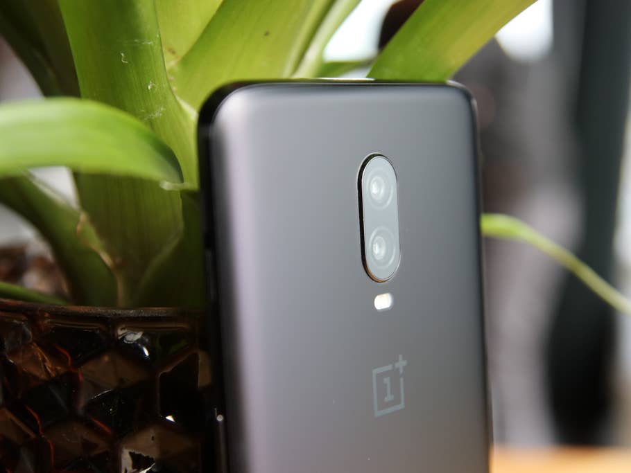 Die Dual-Kamera des OnePlus 6T von der Seite