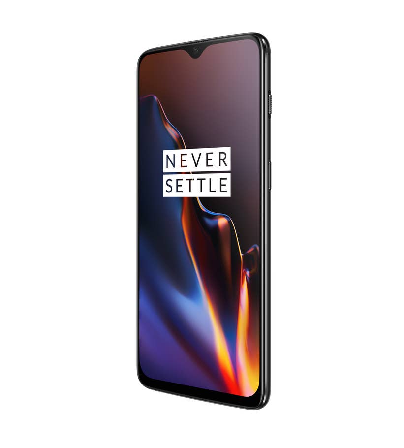 Das OnePlus 6T von Vorne, leicht seitlich