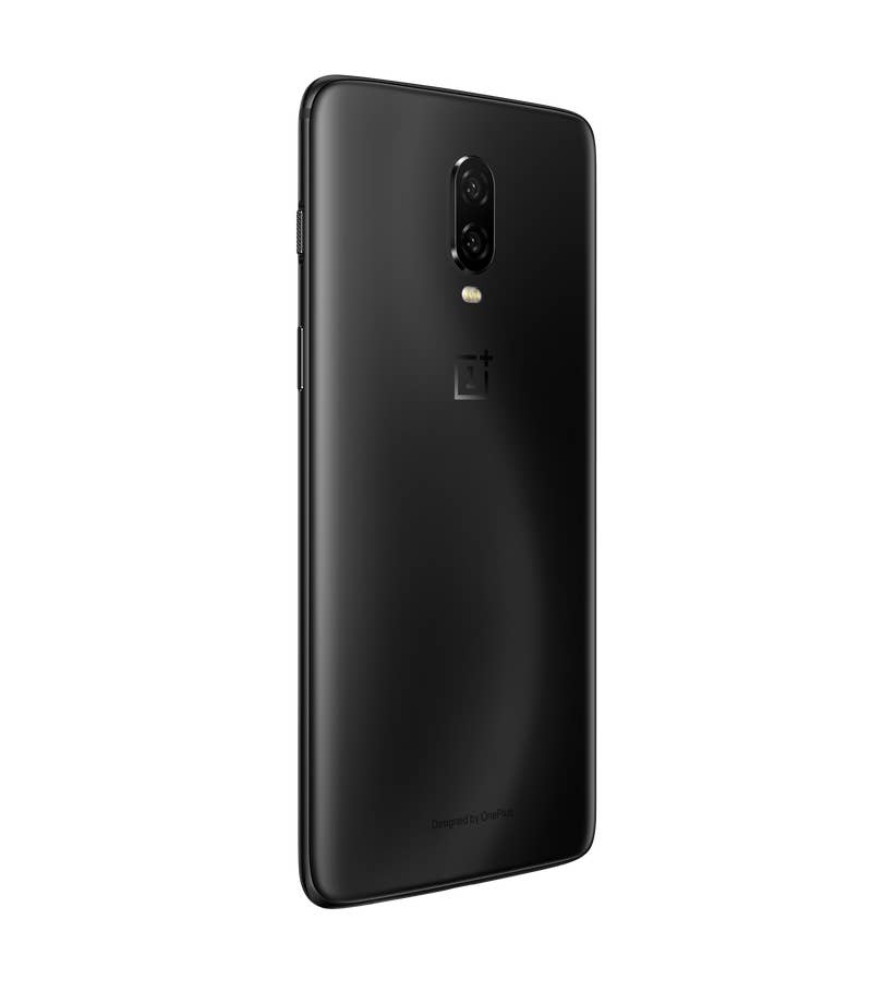 Die Rückseite des OnePlus 6T, seitlich geneigt