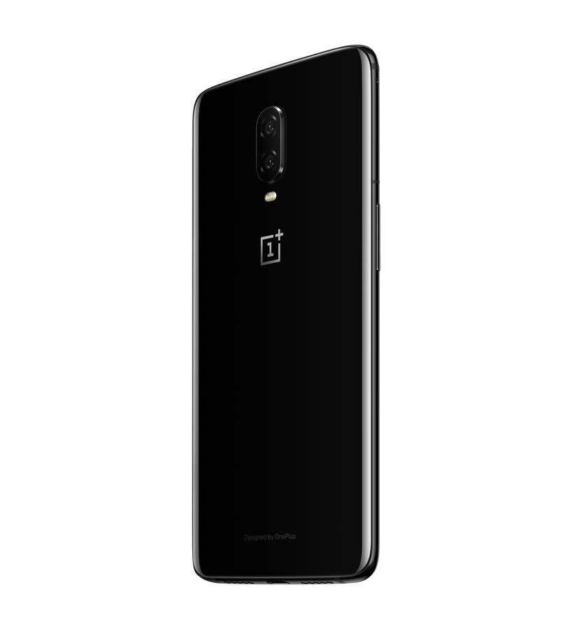 Die Rückseite des OnePlus 6T Mirror Black, seitlich