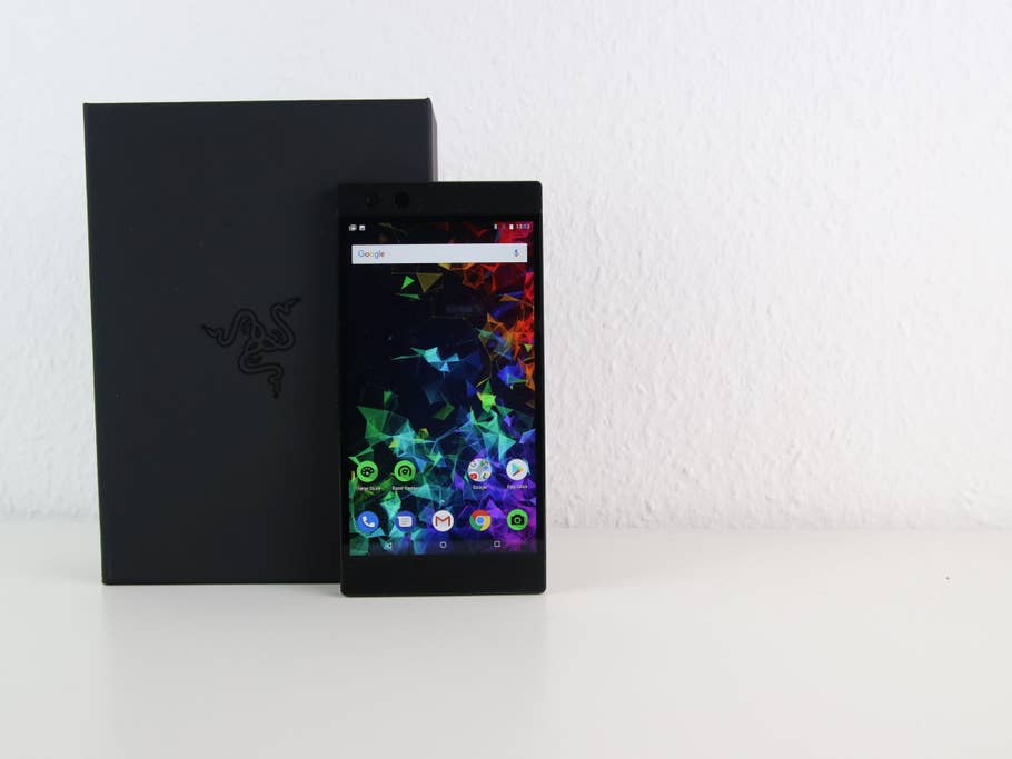 Das Razer Phone 2 im Hands-On mit Verpackung und eingeschaltetem Display