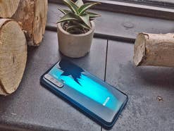 Honor 20 Pro in Phantom Blue.