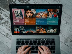 Satte Strafen drohen - auch Streaming von Filmen und Co kann illegal sein