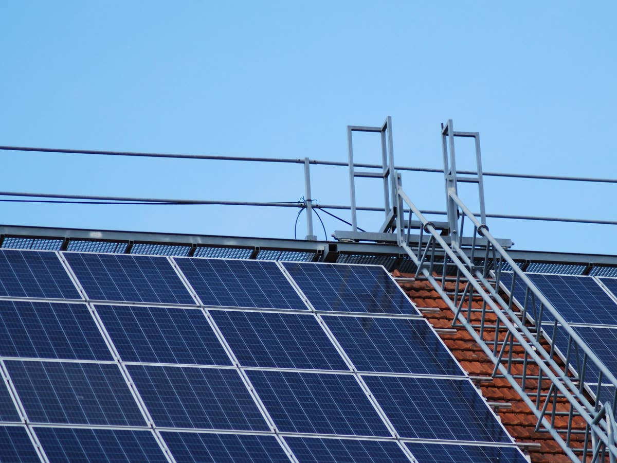 Schaden PV-Anlagen Hausdächern - Beschwerden häufen sich Schaden PV-Anlagen Hausdächern - Beschwerden häufen sich
