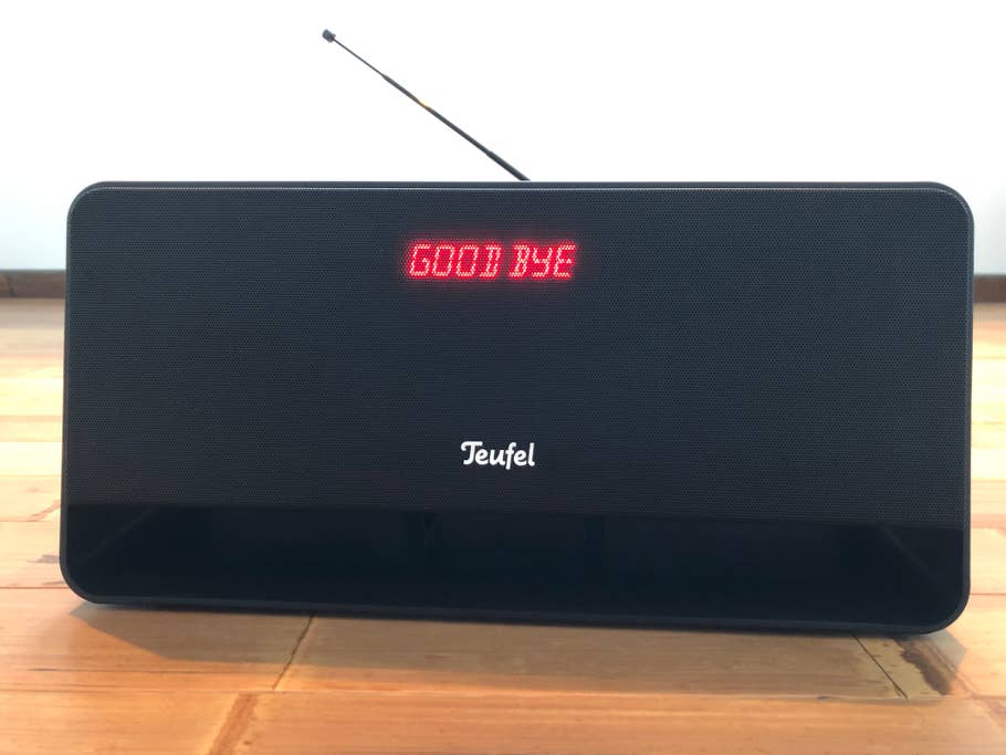 Beim Ausschalten verabschiedet sich der Teufel Boomster mit einem netten "Good Bye".