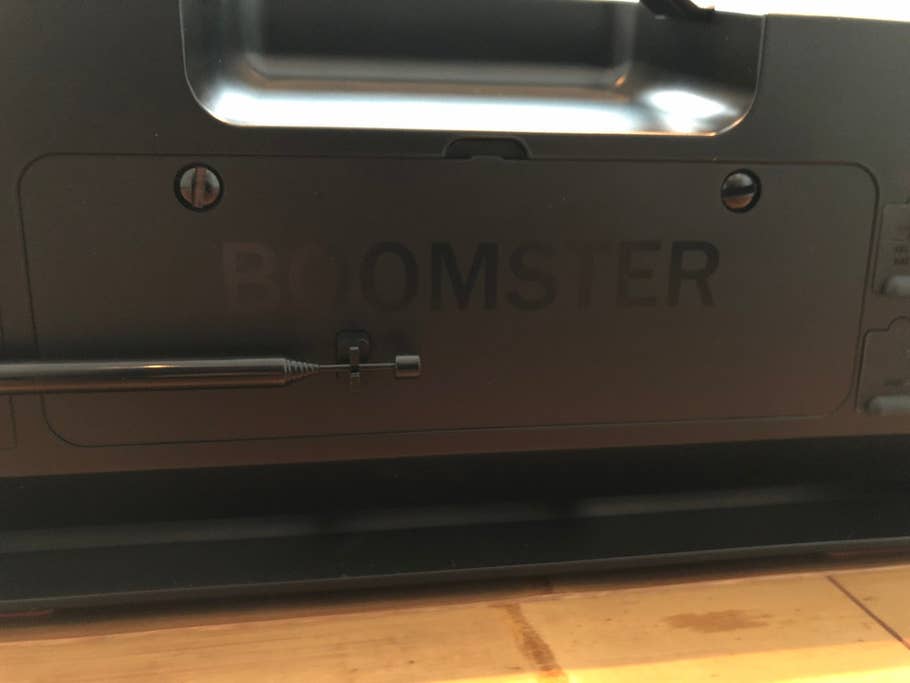 Teufel Boomster 2017 mit Teleskopantenne auf der Rückseite.