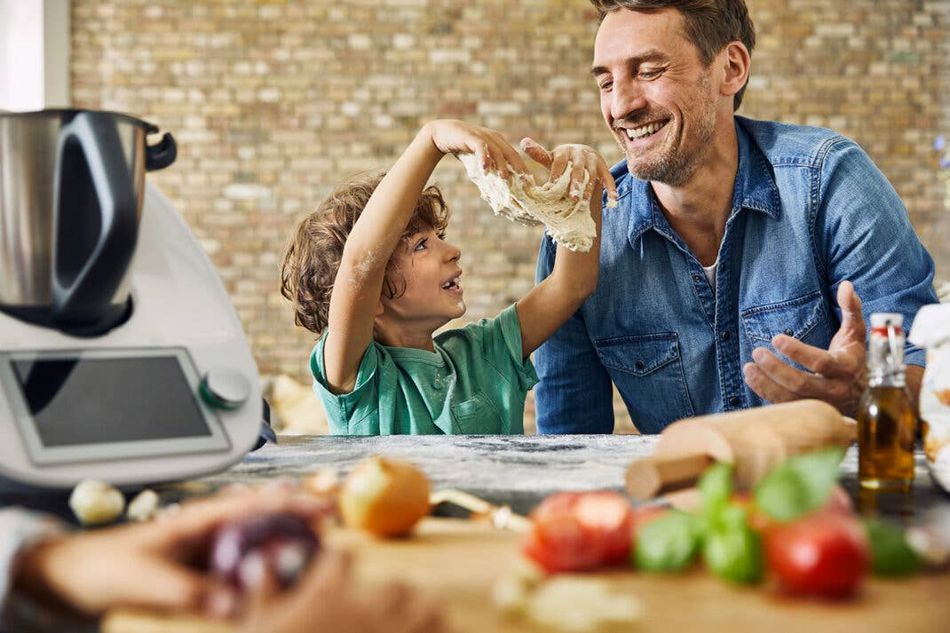 Der Klassiker unter den Küchenmaschinen mit Kochfunktion: Mit dem Thermomix TM6 von Vorwerk gelingt nicht nur das Backen.