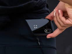 Palm Smartphone in Hosentasche