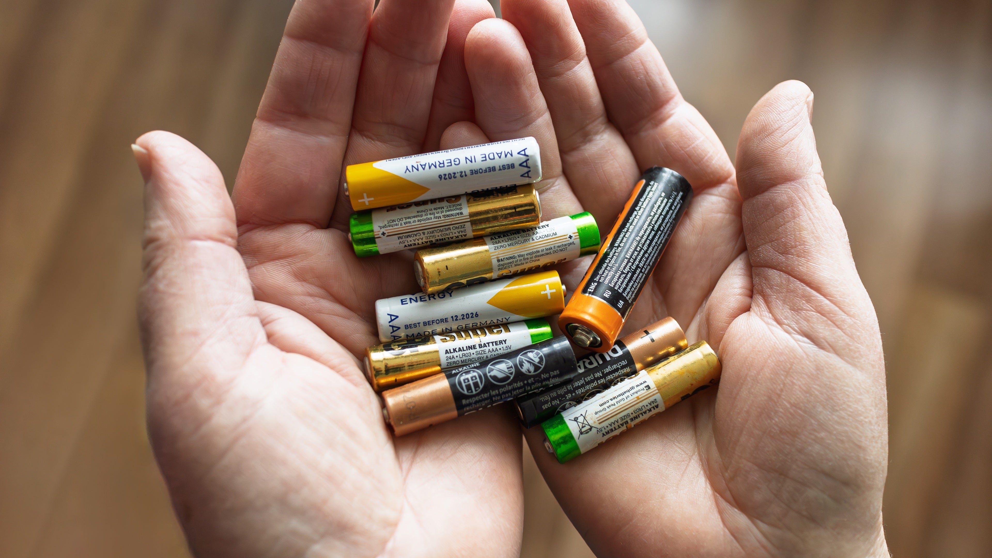 Wenn AA-Batterien schnell leer sind, dann hat das einen Grund
