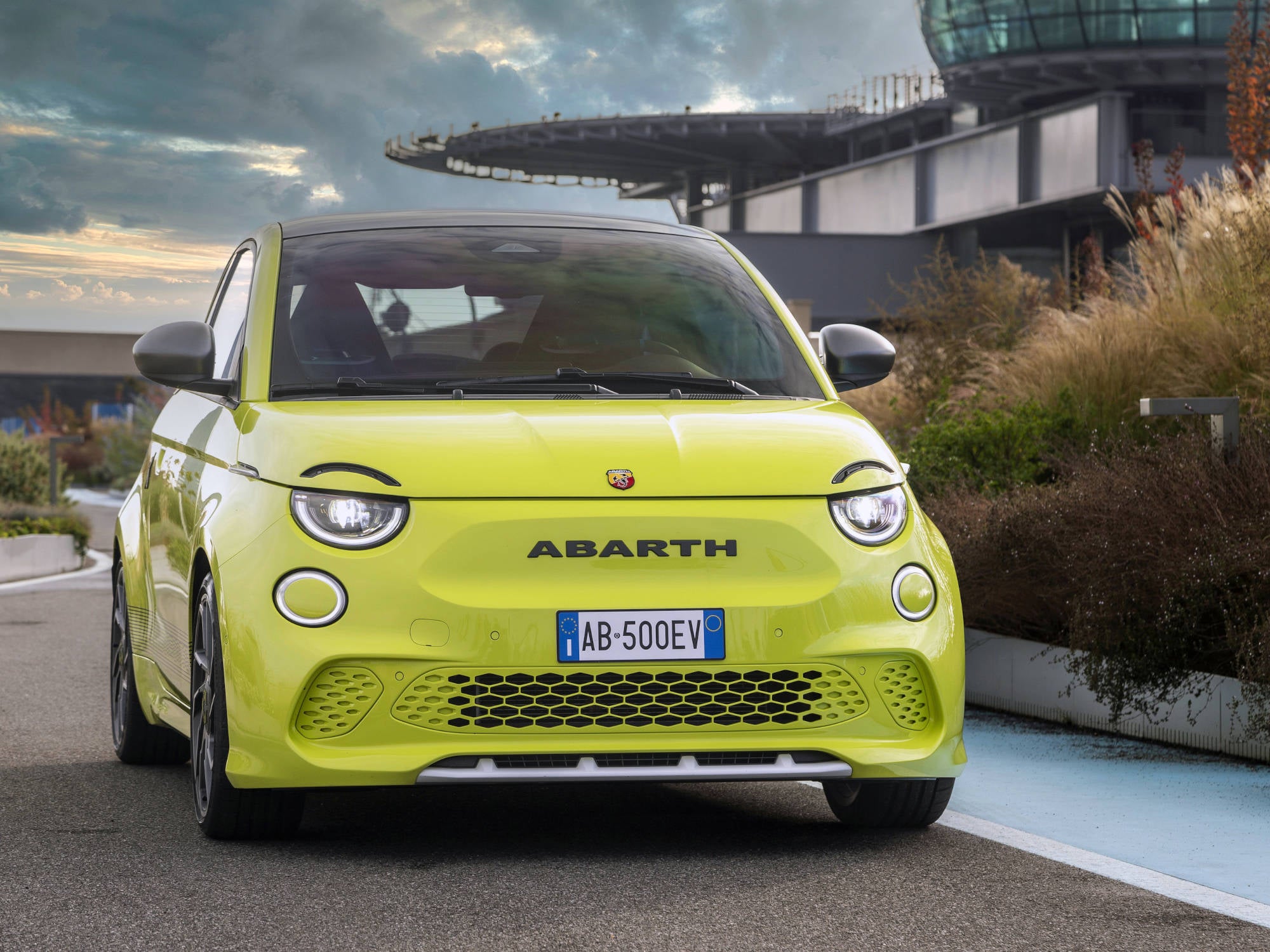 Abarth 500e Jetzt wird der Fiat 500 Elektro richtig sportlich