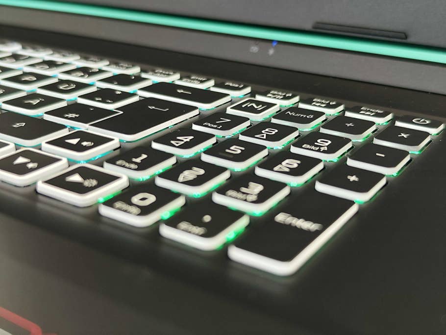 Die Tastatur ist gut zu bedienen und leuchtet.