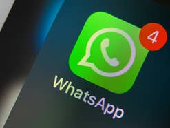 WhatsApp-Logo in der Nahaufnahme auf einem Smartphone-Display.