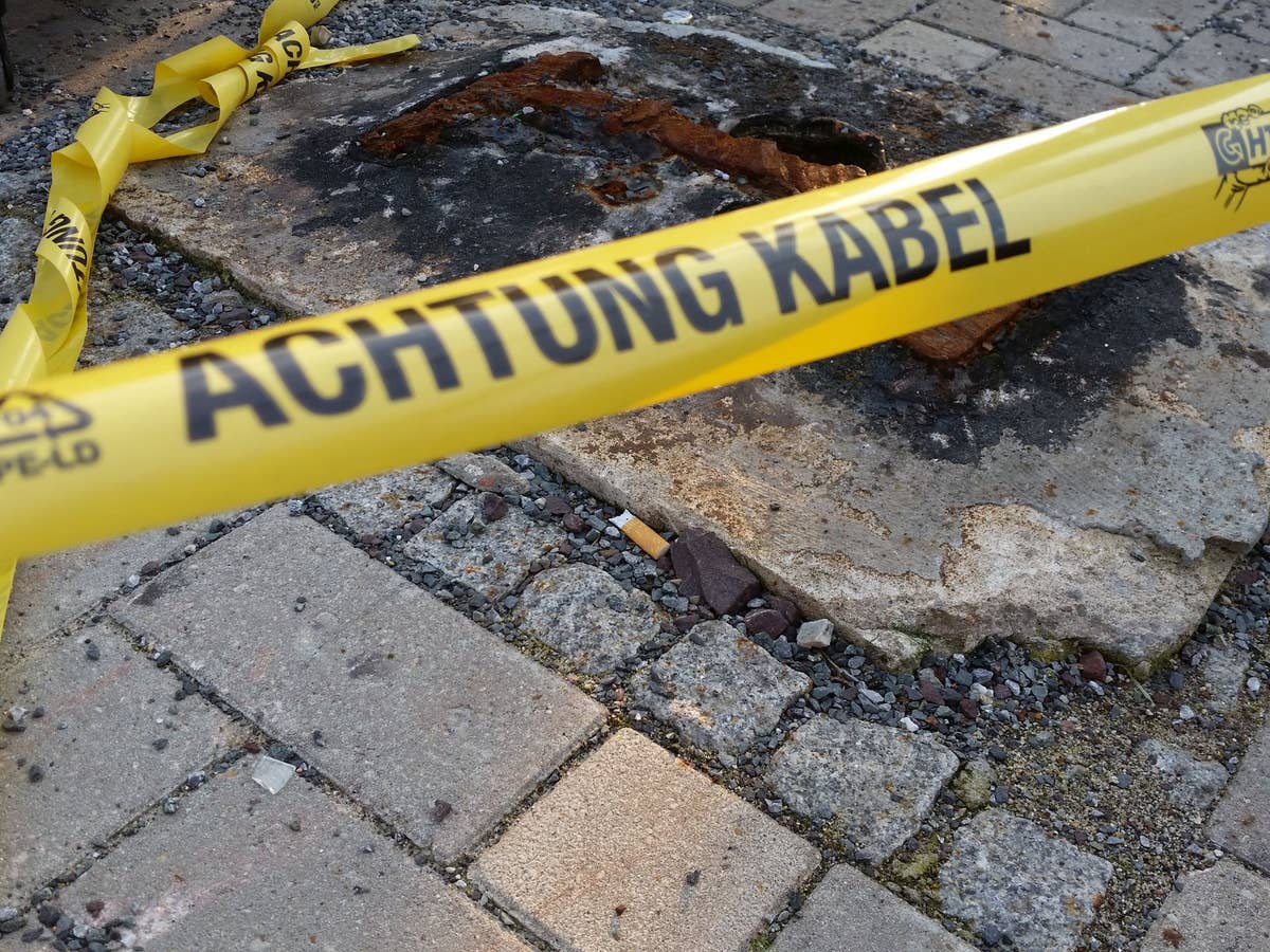 Achtung Kabel! Hier wird ein Netz ausgebaut Achtung Kabel! Hier wird ein Netz ausgebaut