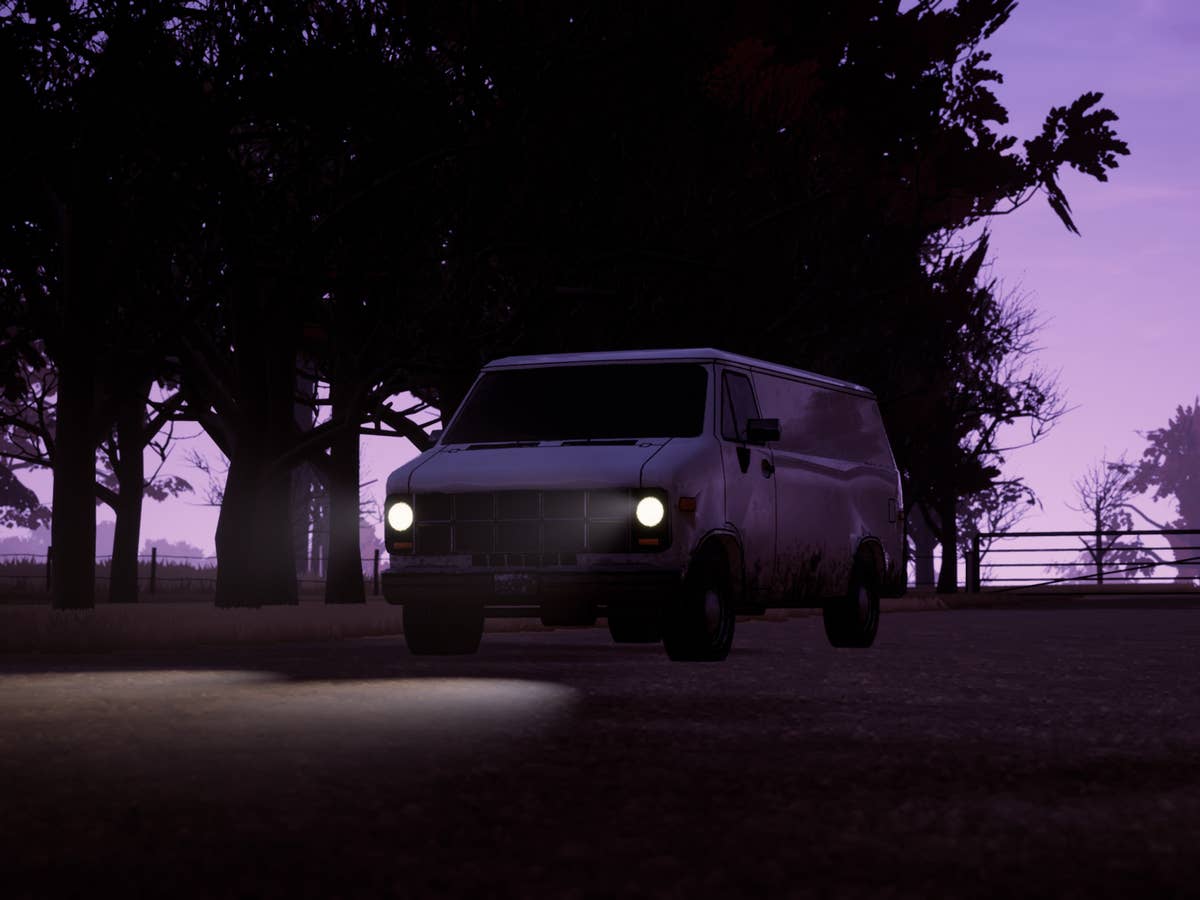 Ein unheimlicher Van steht bei Nacht in einem Feld.