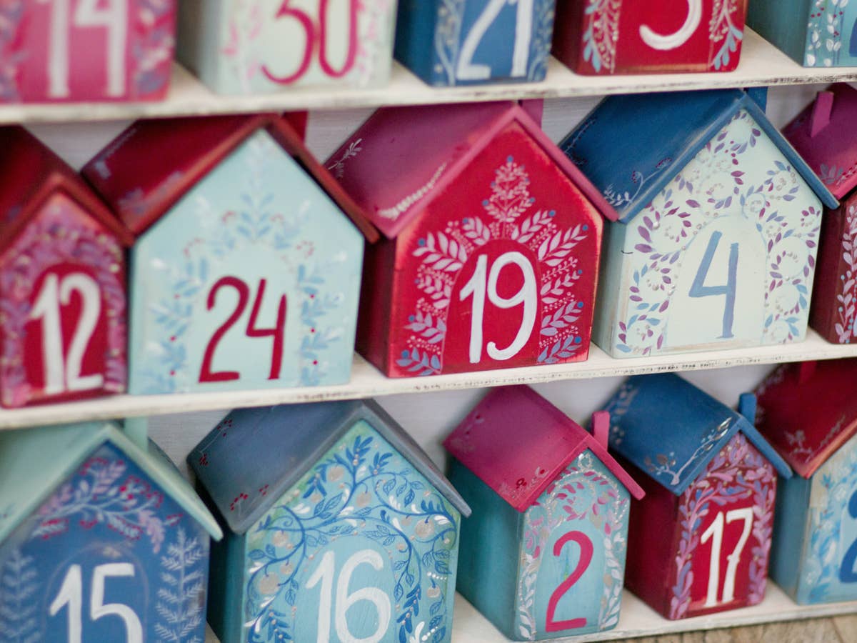 Bunte Häuschen als Adventskalender