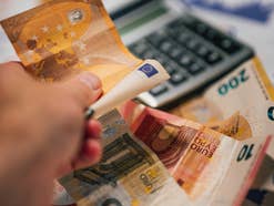 Finanzamt, Krankenkasse, Crash: Wie Rentner Ihr Depot retten, wenn der Rentenbescheid da ist